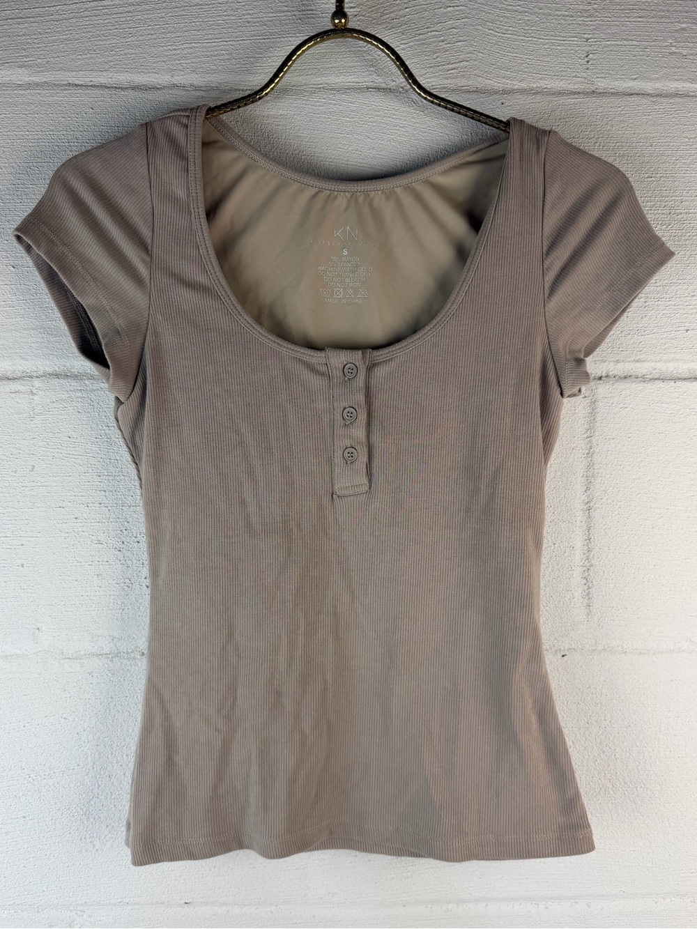 Klassy Network Beige Short Sleeve Henley, Small